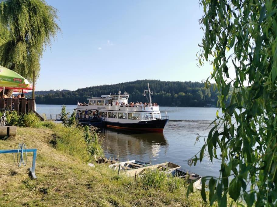 Apartman S Terasou A Vyhledem Na Jezero Lipno Kovarov Exterior photo