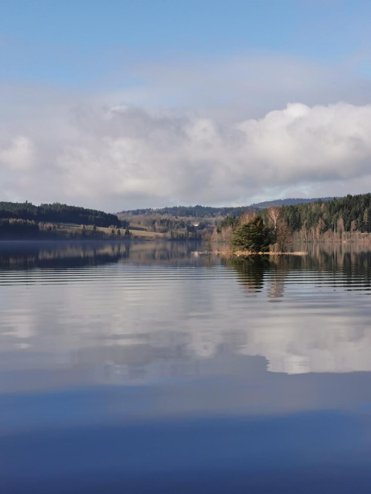 Apartman S Terasou A Vyhledem Na Jezero Lipno Kovarov Exterior photo