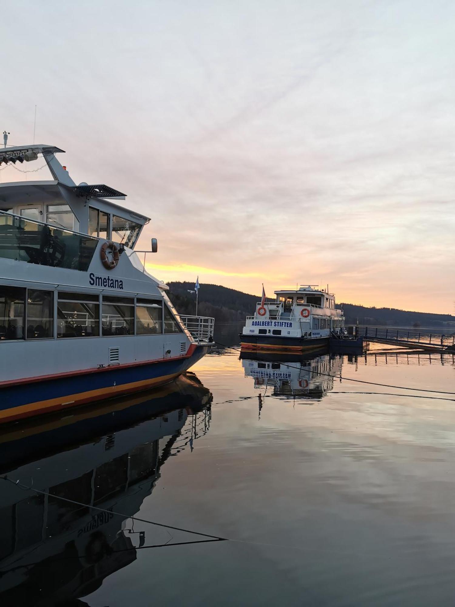 Apartman S Terasou A Vyhledem Na Jezero Lipno Kovarov Exterior photo