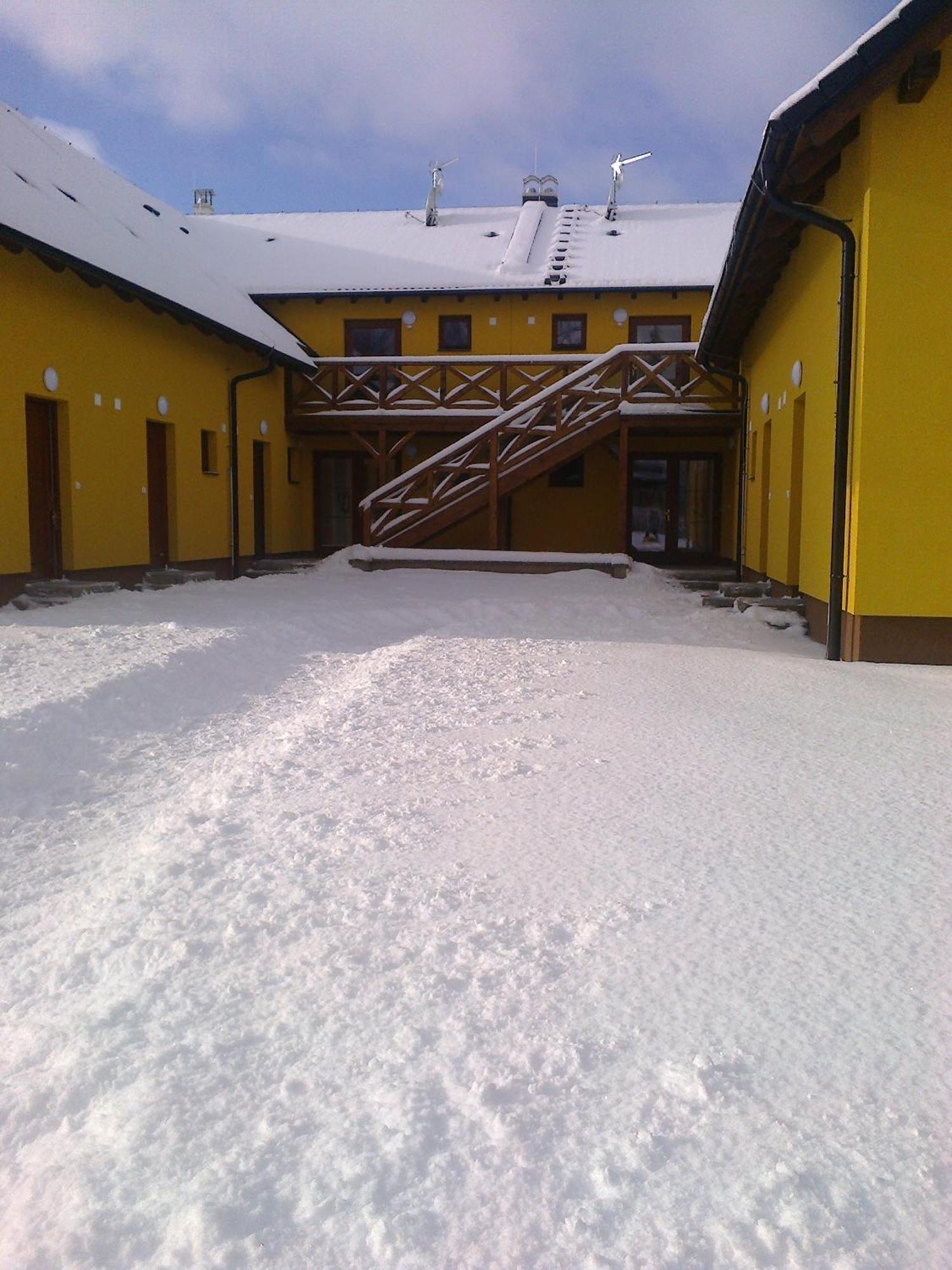 Apartman S Terasou A Vyhledem Na Jezero Lipno Kovarov Exterior photo